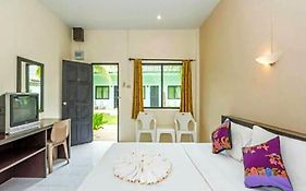 บ้านต้นไทร การ์เดน รีสอร์ท (SHA Extra Plus)